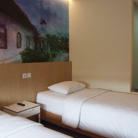 The City Hotel Ambon Esterno foto